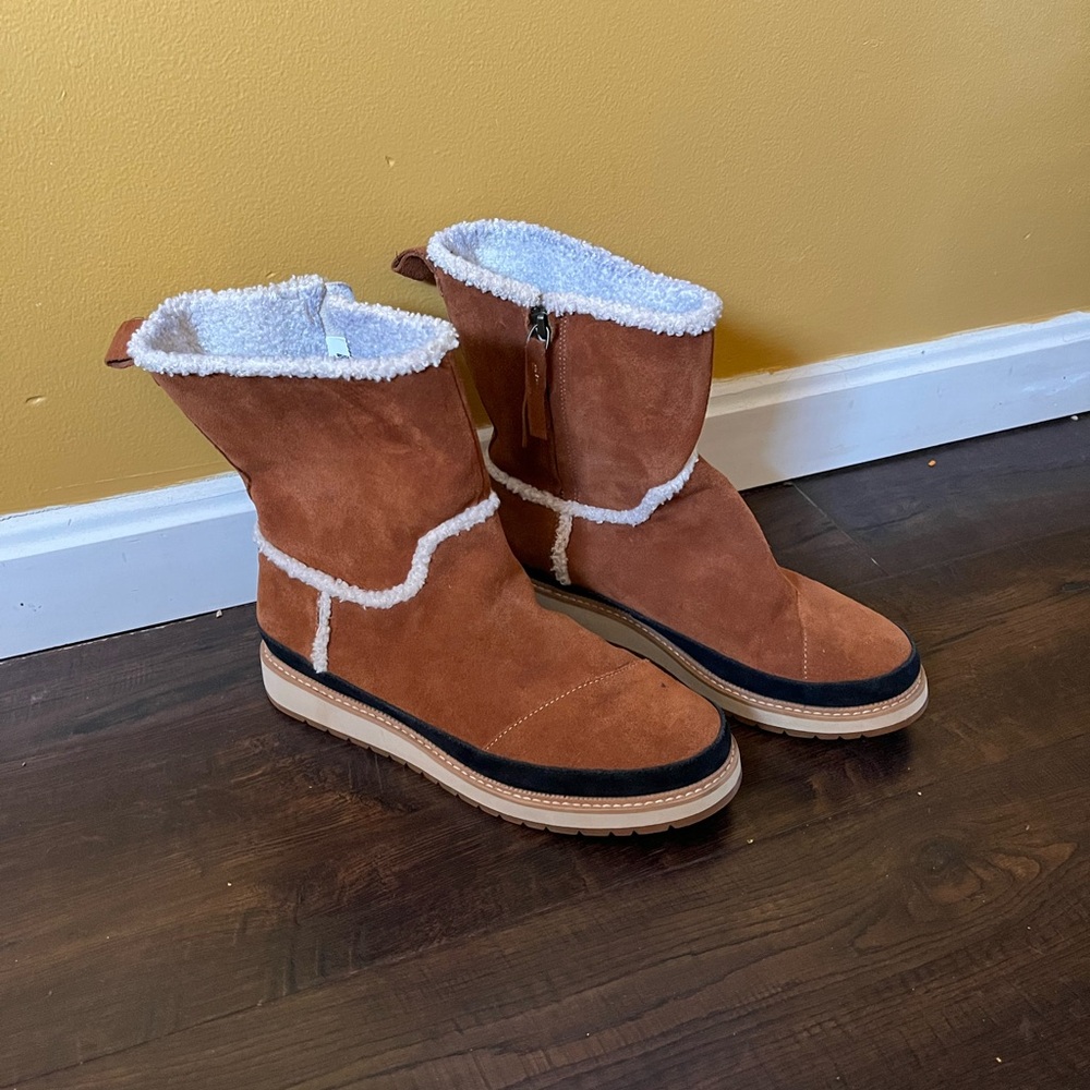 Toms Makenna Brown Suede Boots with Plush Lining